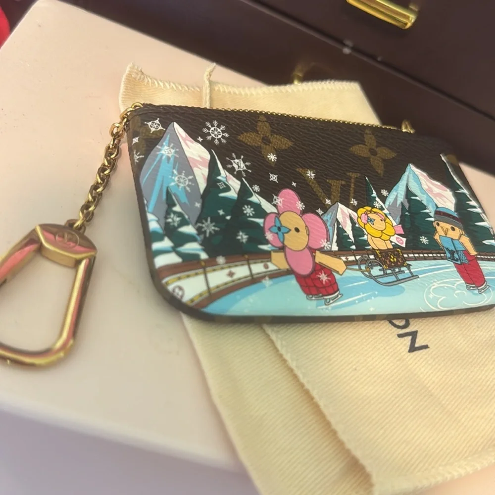NEW! 2023 Christmas Animation Alpine Pink Key pouch! - Picture 3 of 15